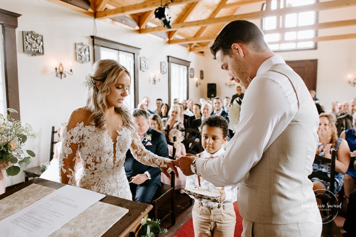 Groom reading emotional vows. Wedding ceremony in intimate chapel. Photographe de mariage en Mauricie. Mariage Le Baluchon Éco-Villégiature. 