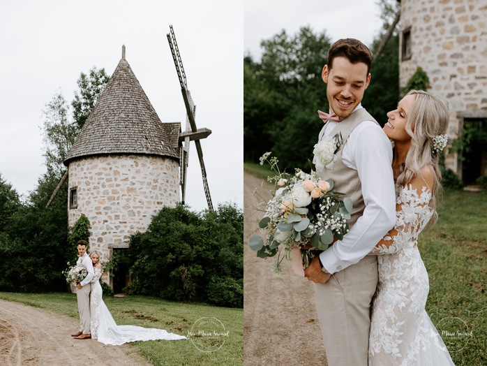 Romantic wedding photos. Wedding photos in front of stone mill. Photographe de mariage en Mauricie. Mariage Le Baluchon Éco-Villégiature. 