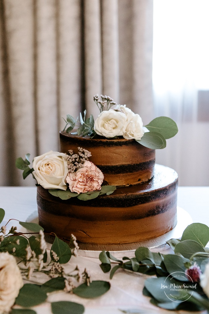 Chocolate wedding cake. Photographe de mariage en Estrie. Photographe de mariage Cantons de l'Est. Mariage Estrimont Suites et Spa Orford.