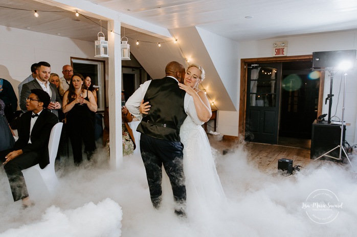 Bride and groom first dance with dry ice and fireworks. Fun wedding reception photos. Multicultural wedding reception ideas. Mariage d'automne en Montérégie. Mariage à Mouton Village. Monteregie fall wedding. Mouton Village wedding. Photographe mariage Montréal. Montreal wedding photographer.
