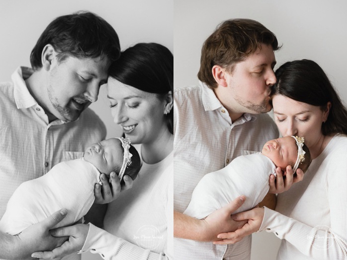 Parents holding newborn baby. Minimalist newborn photos. Clean newborn photos. Photographie de nouveau-né à Montréal. Montreal newborn photography. Séance photo bébé naissant Montréal. Montreal newborn baby photoshoot.