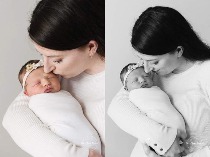 Mom holding newborn baby. Minimalist newborn photos. Clean newborn photos. Photographie de nouveau-né à Montréal. Montreal newborn photography. Séance photo bébé naissant Montréal. Montreal newborn baby photoshoot.