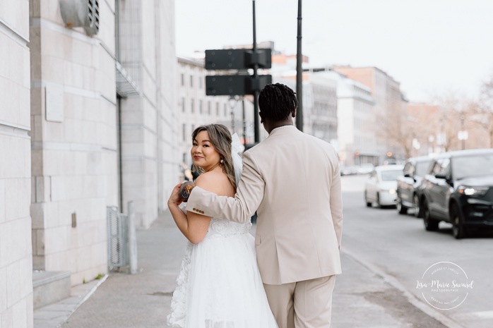 Urban wedding photos. Downtown wedding photos. Urban elopement photos. Old Montreal wedding photos. Montreal elopement wedding. Elopement à Montréal. Fugue amoureuse Montréal. Photographe de mariage à Montréal. Montreal wedding photographer.