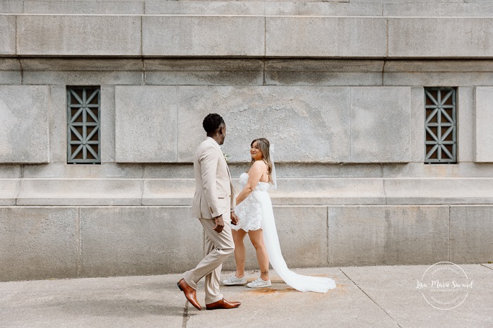 Urban wedding photos. Downtown wedding photos. Urban elopement photos. Old Montreal wedding photos. Montreal elopement wedding. Elopement à Montréal. Fugue amoureuse Montréal. Photographe de mariage à Montréal. Montreal wedding photographer.