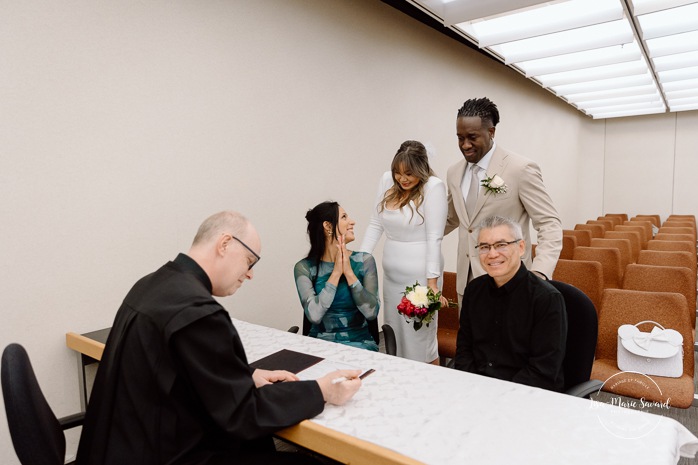 Montreal elopement wedding. Montreal courthouse elopement. Elopement à Montréal. Fugue amoureuse Montréal. Mariage au Palais de Justice de Montréal. Photographe de mariage à Montréal. Montreal wedding photographer.