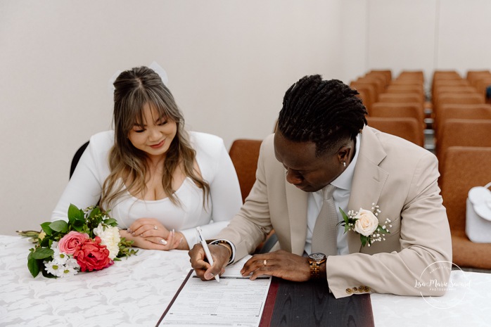 Montreal elopement wedding. Montreal courthouse elopement. Elopement à Montréal. Fugue amoureuse Montréal. Mariage au Palais de Justice de Montréal. Photographe de mariage à Montréal. Montreal wedding photographer.