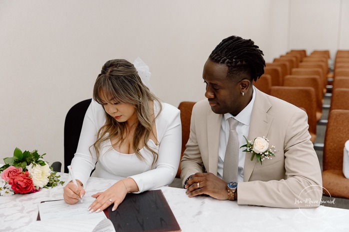 Montreal elopement wedding. Montreal courthouse elopement. Elopement à Montréal. Fugue amoureuse Montréal. Mariage au Palais de Justice de Montréal. Photographe de mariage à Montréal. Montreal wedding photographer.