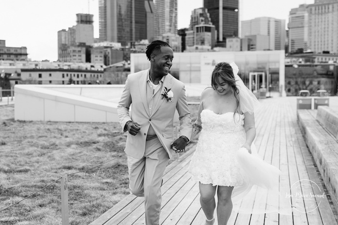 Urban wedding photos. Downtown wedding photos. Urban elopement photos. Old Montreal wedding photos. Montreal elopement wedding. Elopement à Montréal. Fugue amoureuse Montréal. Photographe de mariage à Montréal. Montreal wedding photographer.