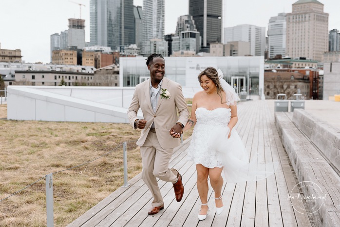 Urban wedding photos. Downtown wedding photos. Urban elopement photos. Old Montreal wedding photos. Montreal elopement wedding. Elopement à Montréal. Fugue amoureuse Montréal. Photographe de mariage à Montréal. Montreal wedding photographer.