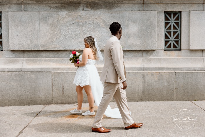 Urban wedding photos. Downtown wedding photos. Urban elopement photos. Old Montreal wedding photos. Montreal elopement wedding. Elopement à Montréal. Fugue amoureuse Montréal. Photographe de mariage à Montréal. Montreal wedding photographer.