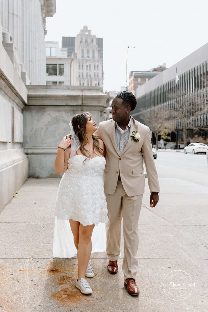 Urban wedding photos. Downtown wedding photos. Urban elopement photos. Old Montreal wedding photos. Montreal elopement wedding. Elopement à Montréal. Fugue amoureuse Montréal. Photographe de mariage à Montréal. Montreal wedding photographer.