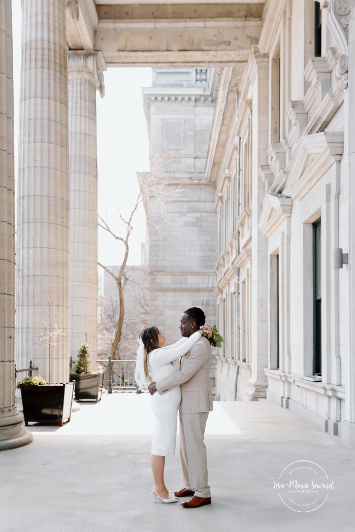 Urban wedding photos. Downtown wedding photos. Urban elopement photos. Old Montreal wedding photos. Montreal elopement wedding. Elopement à Montréal. Fugue amoureuse Montréal. Photographe de mariage à Montréal. Montreal wedding photographer.