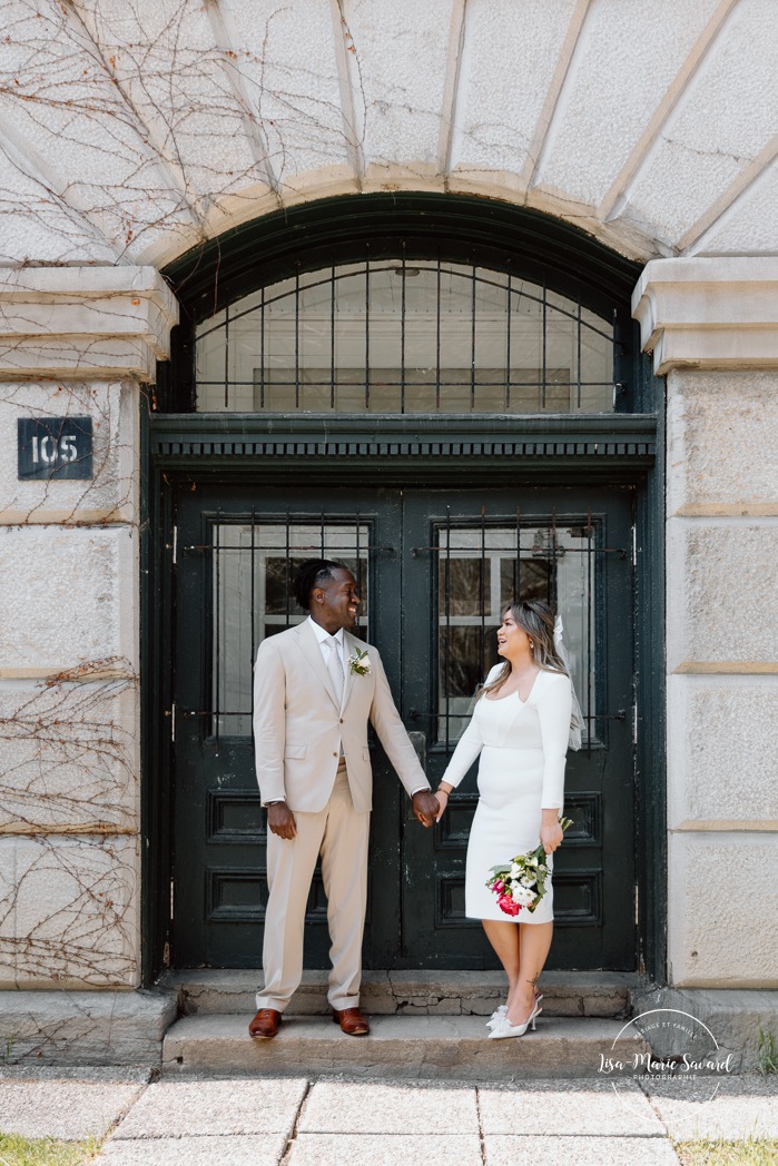 Urban wedding photos. Downtown wedding photos. Urban elopement photos. Old Montreal wedding photos. Montreal elopement wedding. Elopement à Montréal. Fugue amoureuse Montréal. Photographe de mariage à Montréal. Montreal wedding photographer.