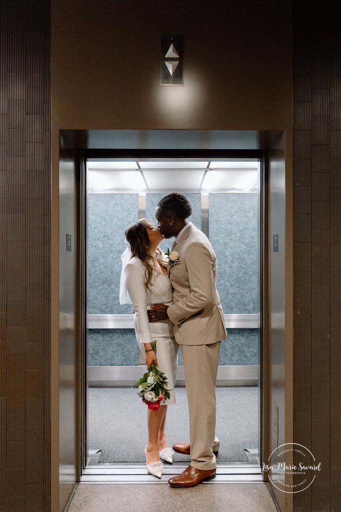 Montreal elopement wedding. Montreal courthouse elopement. Elopement à Montréal. Fugue amoureuse Montréal. Mariage au Palais de Justice de Montréal. Photographe de mariage à Montréal. Montreal wedding photographer. Biracial wedding photos. Mixed wedding photos. Black groom and Asian bride. 