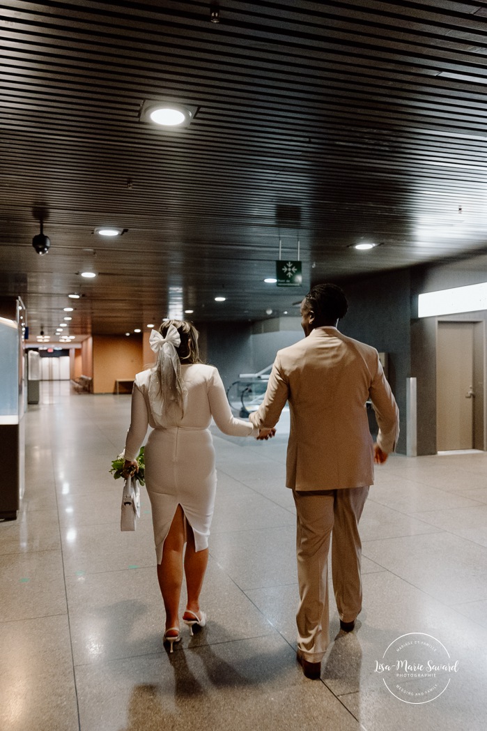 Courthouse wedding photos. Montreal elopement wedding. Montreal courthouse elopement. Elopement à Montréal. Fugue amoureuse Montréal. Mariage au Palais de Justice de Montréal. Photographe de mariage à Montréal. Montreal wedding photographer.