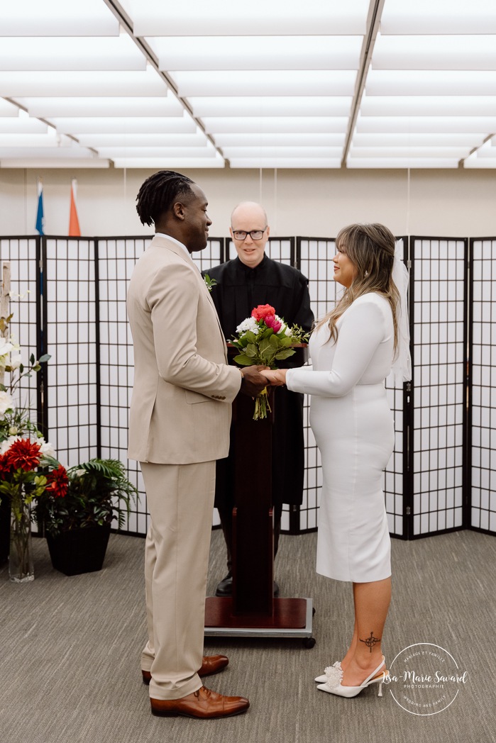 Montreal elopement wedding. Montreal courthouse elopement. Elopement à Montréal. Fugue amoureuse Montréal. Mariage au Palais de Justice de Montréal. Photographe de mariage à Montréal. Montreal wedding photographer.