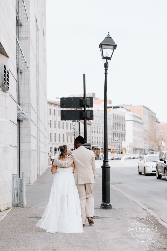 Urban wedding photos. Downtown wedding photos. Urban elopement photos. Old Montreal wedding photos. Montreal elopement wedding. Elopement à Montréal. Fugue amoureuse Montréal. Photographe de mariage à Montréal. Montreal wedding photographer.