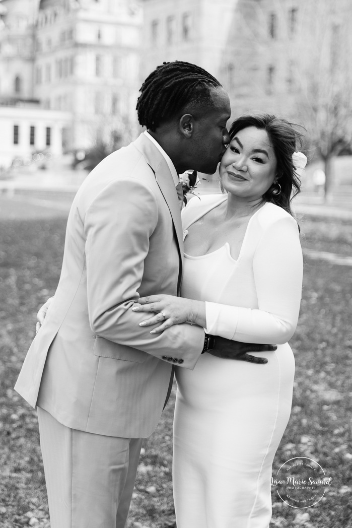 Montreal elopement wedding. Montreal courthouse elopement. Elopement à Montréal. Fugue amoureuse Montréal. Mariage au Palais de Justice de Montréal. Photographe de mariage à Montréal. Montreal wedding photographer. Biracial wedding photos. Mixed wedding photos. Black groom and Asian bride. 