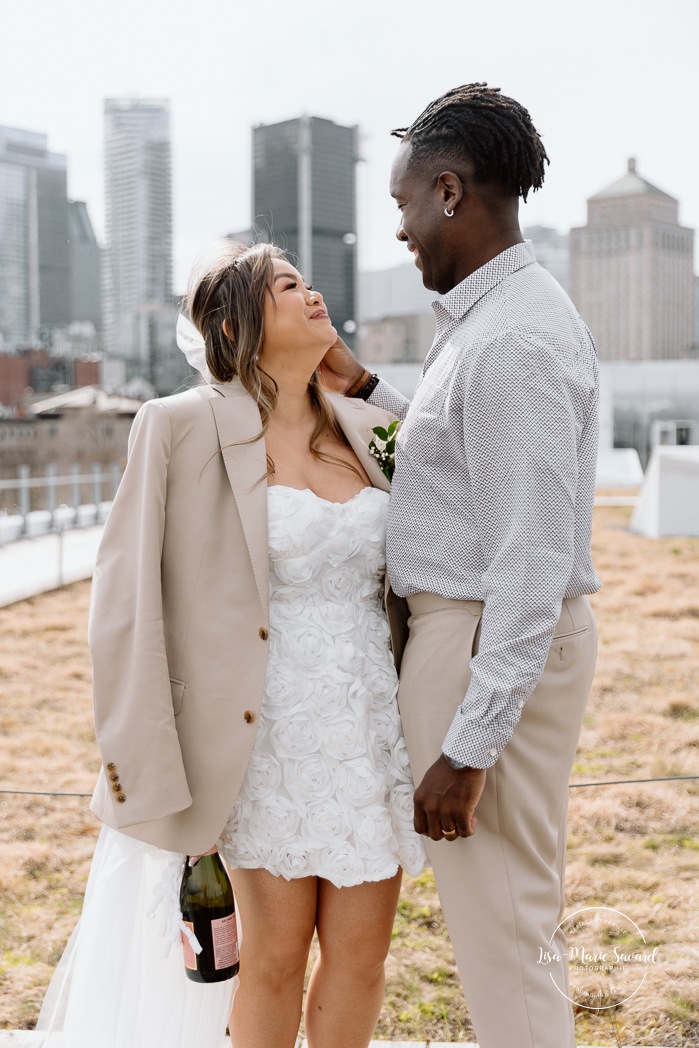 Urban wedding photos. Downtown wedding photos. Urban elopement photos. Old Montreal wedding photos. Montreal elopement wedding. Elopement à Montréal. Fugue amoureuse Montréal. Photographe de mariage à Montréal. Montreal wedding photographer.