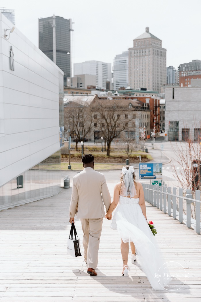 Urban wedding photos. Downtown wedding photos. Urban elopement photos. Old Montreal wedding photos. Montreal elopement wedding. Elopement à Montréal. Fugue amoureuse Montréal. Photographe de mariage à Montréal. Montreal wedding photographer.