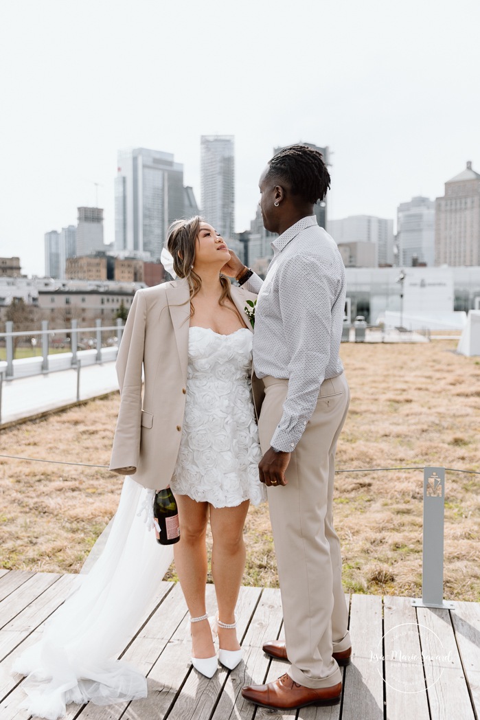 Urban wedding photos. Downtown wedding photos. Urban elopement photos. Old Montreal wedding photos. Montreal elopement wedding. Elopement à Montréal. Fugue amoureuse Montréal. Photographe de mariage à Montréal. Montreal wedding photographer.