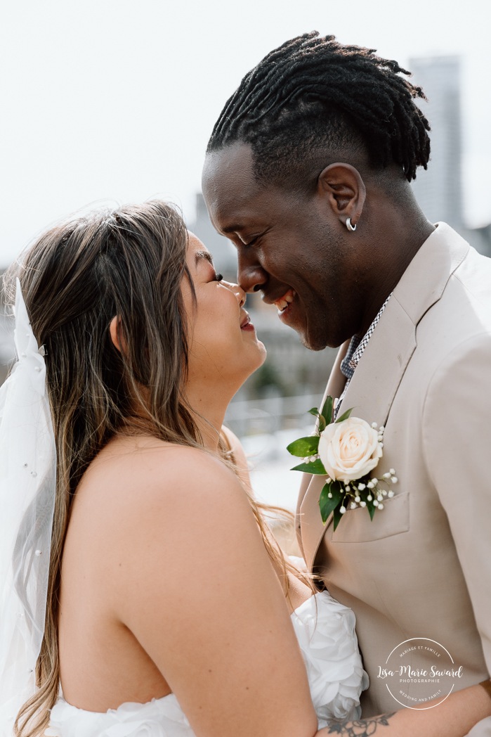 Urban wedding photos. Downtown wedding photos. Urban elopement photos. Old Montreal wedding photos. Montreal elopement wedding. Elopement à Montréal. Fugue amoureuse Montréal. Photographe de mariage à Montréal. Montreal wedding photographer.