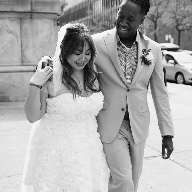 Urban wedding photos. Downtown wedding photos. Urban elopement photos. Old Montreal wedding photos. Montreal elopement wedding. Elopement à Montréal. Fugue amoureuse Montréal. Photographe de mariage à Montréal. Montreal wedding photographer.