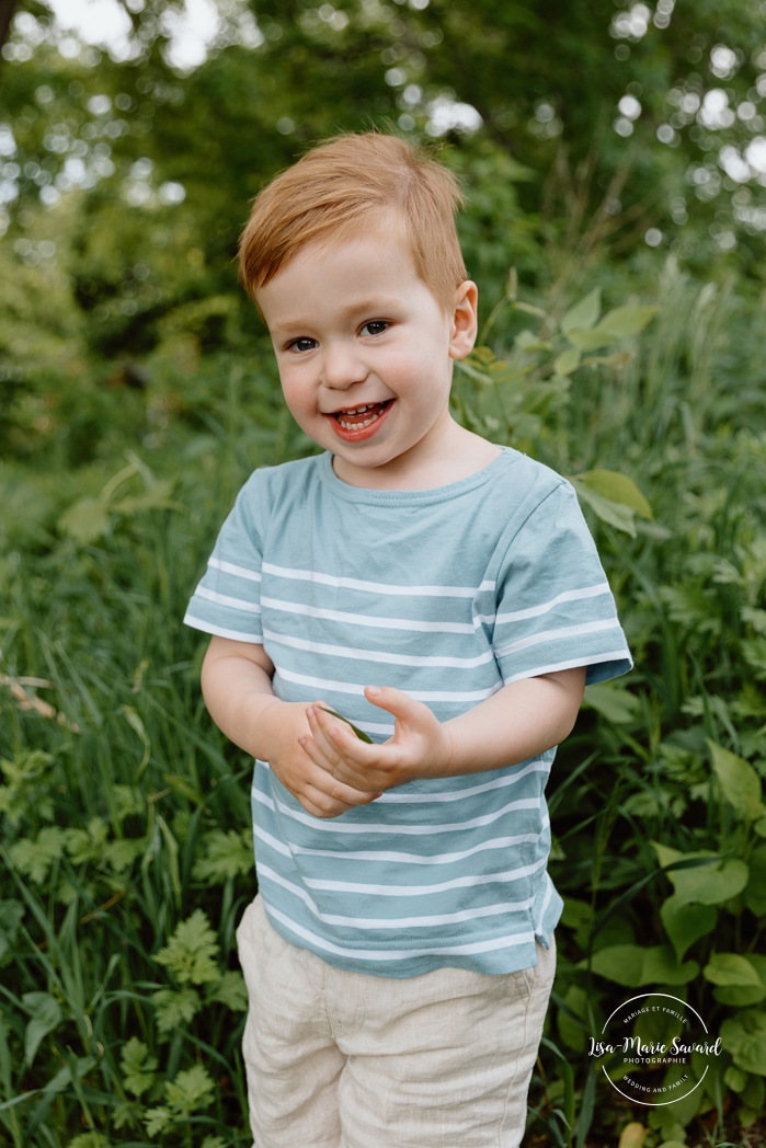 Spring family photos. Spring mini session ideas. Family photos with toddler. Mini séances familiales 2024. Photos sur le bord du fleuve à Montréal. Montreal mini session by the river.