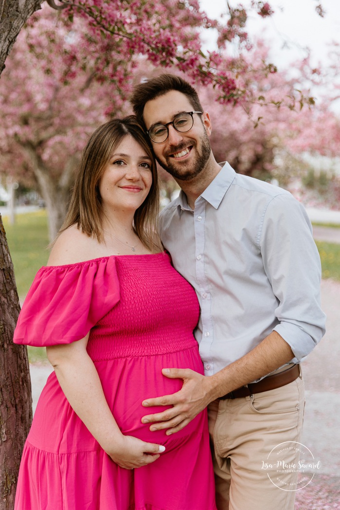 Blossom maternity photos. Apple blossom maternity photos. Photographe à Longueuil. Photos de maternité sur la Rive-Sud. Parc linéaire Desaulniers Longueuil. Longueuil photographer. South Shore maternity photos.