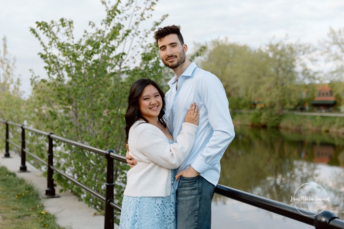 Spring engagement photos. Urban engagement photos. Downtown engagement photos. Portrait de couple à Montréal. Photographe de fiançailles à Montréal. Montreal engagement photos. Montreal engagement photographer. Canal de Lachine Petite Bourgogne.