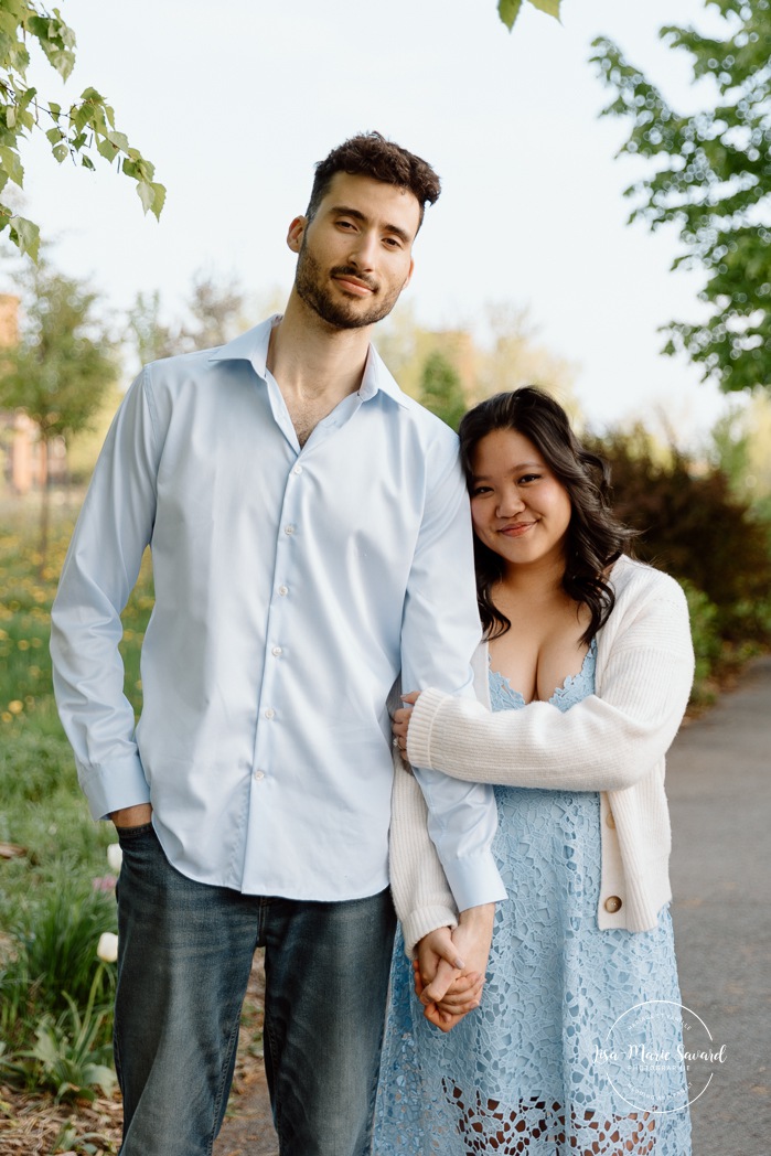 Spring engagement photos. Urban engagement photos. Downtown Montreal engagement photos. Portrait de couple à Montréal. Photographe de fiançailles à Montréal. Montreal engagement photos. Montreal engagement photographer. Parc des Éclusiers Petite Bourgogne.