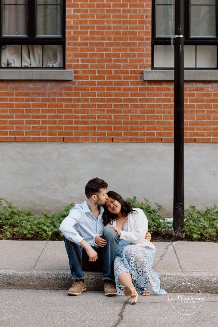 Spring engagement photos. Urban engagement photos. Downtown engagement photos. Portrait de couple à Montréal. Photographe de fiançailles à Montréal. Montreal engagement photos. Montreal engagement photographer. Canal de Lachine Petite Bourgogne.