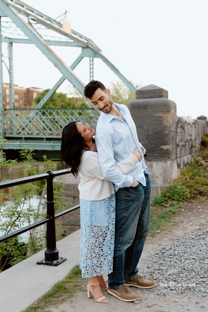 Spring engagement photos. Urban engagement photos. Downtown engagement photos. Portrait de couple à Montréal. Photographe de fiançailles à Montréal. Montreal engagement photos. Montreal engagement photographer. Canal de Lachine Petite Bourgogne.