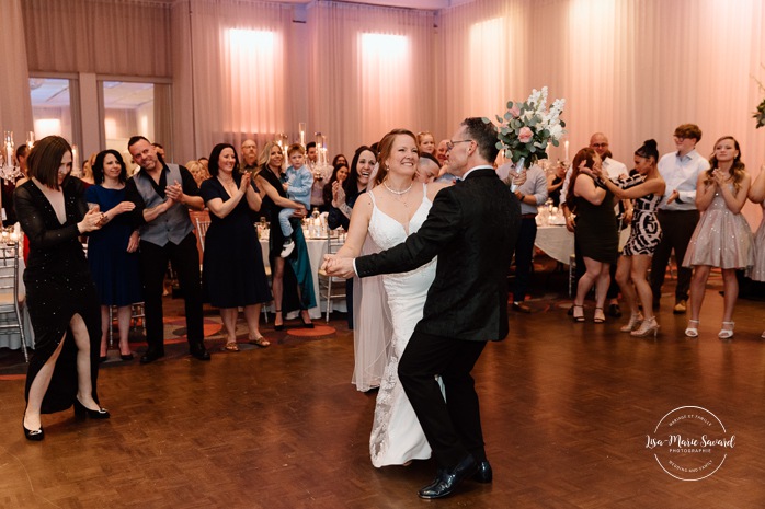 Wedding reception in ballroom. Mariage centre de congrès Palace Laval. Mariage à Laval. Palace convention centre wedding. Laval wedding photographer.