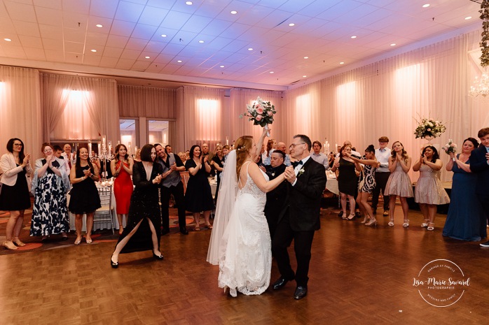 Wedding reception in ballroom. Mariage centre de congrès Palace Laval. Mariage à Laval. Palace convention centre wedding. Laval wedding photographer.