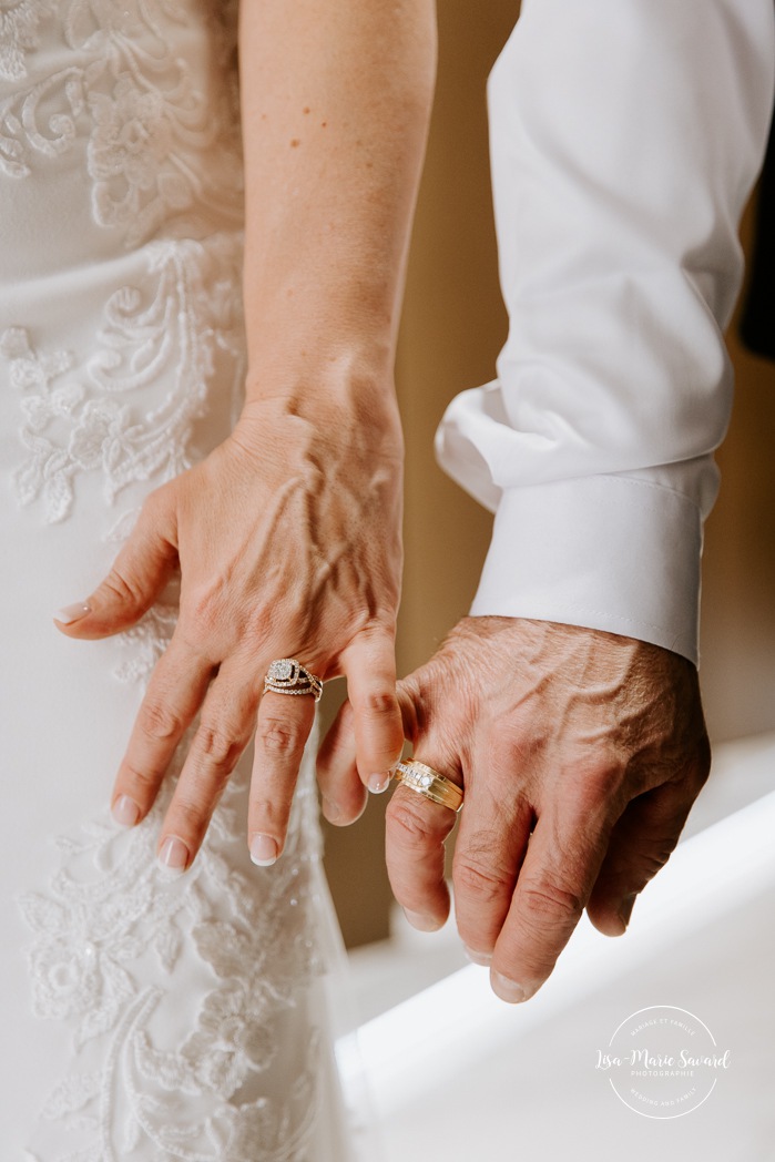 Wedding photos in dark hotel lobby. Older couple wedding photos. Middle aged couple wedding photos. Retired couple wedding photos. Mature couple wedding photos. Photographe de mariage à Laval. Laval wedding photographer.