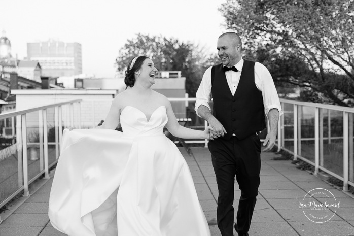 Golden hour wedding photos. Rooftop wedding photos. Cityscape wedding photos. Mariage à Montréal au Livart. Montreal wedding at Le Livart. Photographe de mariage à Montréal. Montreal wedding photographer.