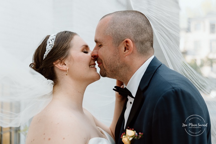 Urban wedding photos. Downtown wedding photos. Mariage à Montréal au Livart. Montreal wedding at Le Livart. Photographe de mariage à Montréal. Montreal wedding photographer.