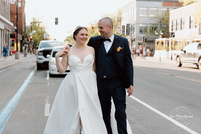 Urban wedding photos. Downtown wedding photos. Mariage à Montréal au Livart. Montreal wedding at Le Livart. Photographe de mariage à Montréal. Montreal wedding photographer.