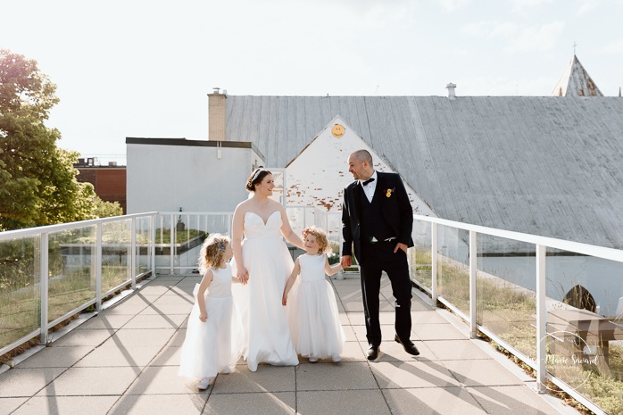 Wedding photos with children. Rooftop wedding photos. Cityscape wedding photos. Mariage à Montréal au Livart. Montreal wedding at Le Livart. Photographe de mariage à Montréal. Montreal wedding photographer.