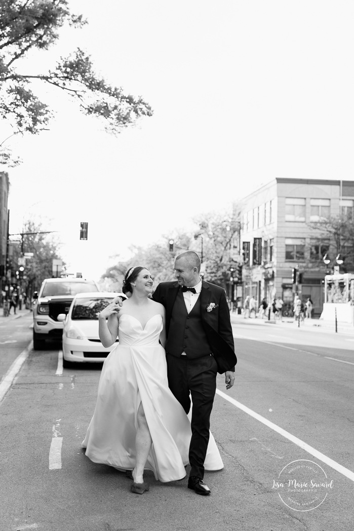 Urban wedding photos. Downtown wedding photos. Mariage à Montréal au Livart. Montreal wedding at Le Livart. Photographe de mariage à Montréal. Montreal wedding photographer.