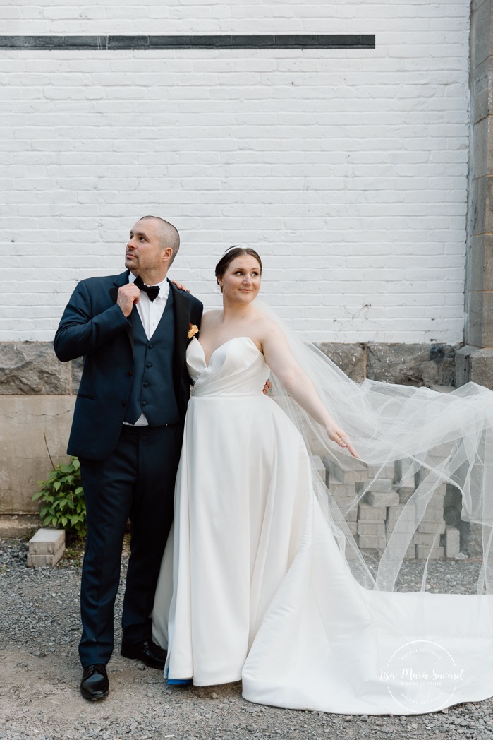 Urban wedding photos. Downtown wedding photos. Mariage à Montréal au Livart. Montreal wedding at Le Livart. Photographe de mariage à Montréal. Montreal wedding photographer.