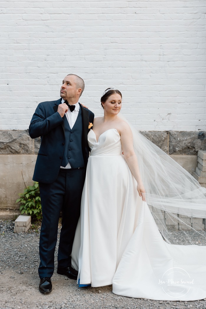 Urban wedding photos. Downtown wedding photos. Mariage à Montréal au Livart. Montreal wedding at Le Livart. Photographe de mariage à Montréal. Montreal wedding photographer.