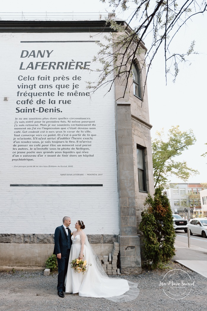 Urban wedding photos. Downtown wedding photos. Mariage à Montréal au Livart. Montreal wedding at Le Livart. Photographe de mariage à Montréal. Montreal wedding photographer.