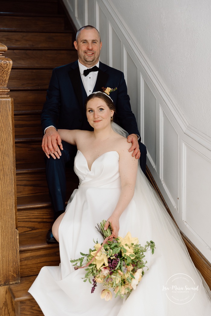 Wedding photos inside art gallery. Art gallery wedding. Mariage à Montréal au Livart. Montreal wedding at Le Livart. Photographe de mariage à Montréal. Montreal wedding photographer.