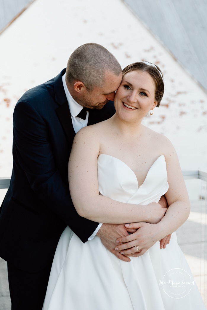 Rooftop wedding photos. Cityscape wedding photos. Mariage à Montréal au Livart. Montreal wedding at Le Livart. Photographe de mariage à Montréal. Montreal wedding photographer.