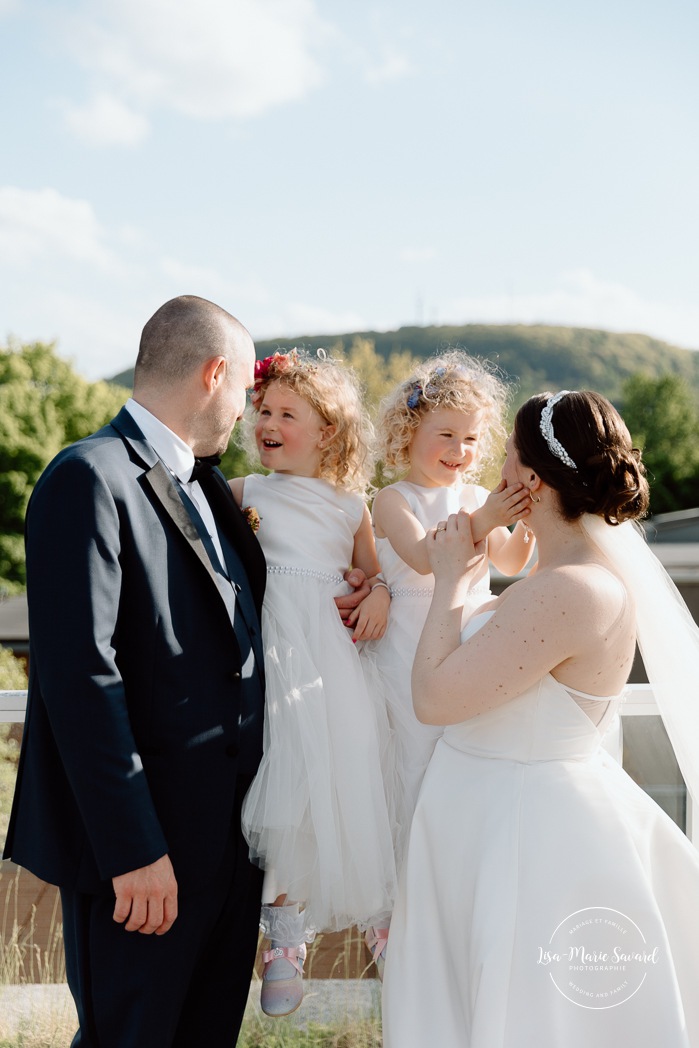 Wedding photos with children. Rooftop wedding photos. Cityscape wedding photos. Mariage à Montréal au Livart. Montreal wedding at Le Livart. Photographe de mariage à Montréal. Montreal wedding photographer.