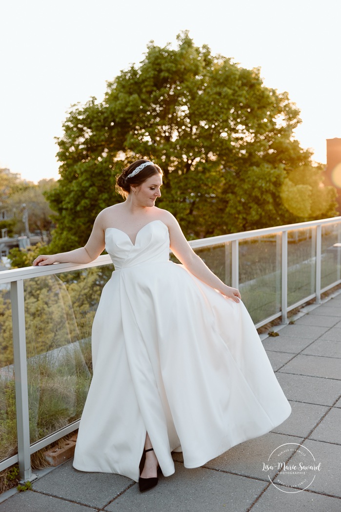 Golden hour wedding photos. Rooftop wedding photos. Cityscape wedding photos. Mariage à Montréal au Livart. Montreal wedding at Le Livart. Photographe de mariage à Montréal. Montreal wedding photographer.