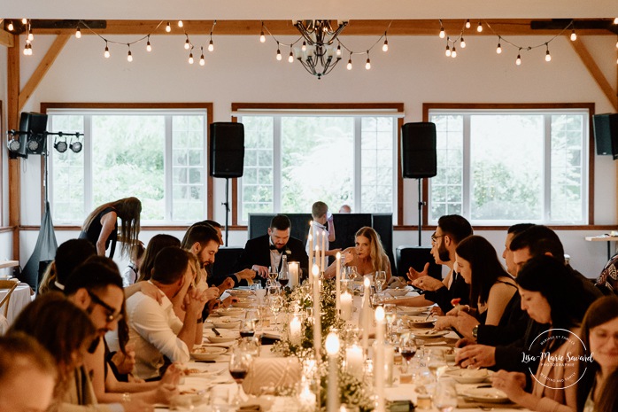 Candle light wedding reception. Romantic wedding decor. Photographe mariage à Montréal. Montreal wedding photographer. Mariage à Mouton Village. Mouton Village wedding.