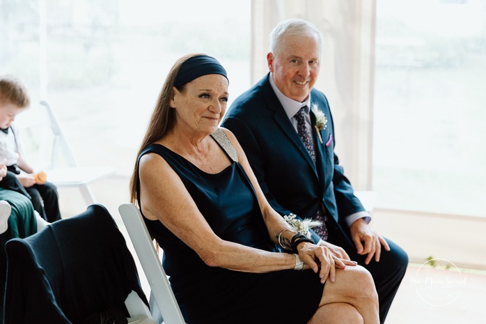 Rainy wedding ceremony under tent. Tent wedding ceremony. Mariage pluvieux à Montréal. Montreal rainy wedding. Photographe mariage à Montréal. Montreal wedding photographer.